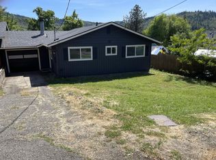2737 NE Gordon Ave, Roseburg, OR 97470