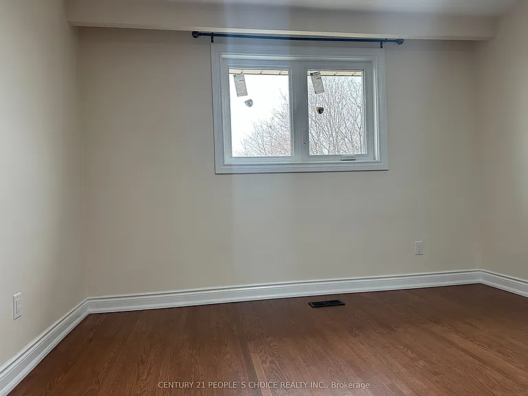 7490 Middleshire Dr — Photo 26