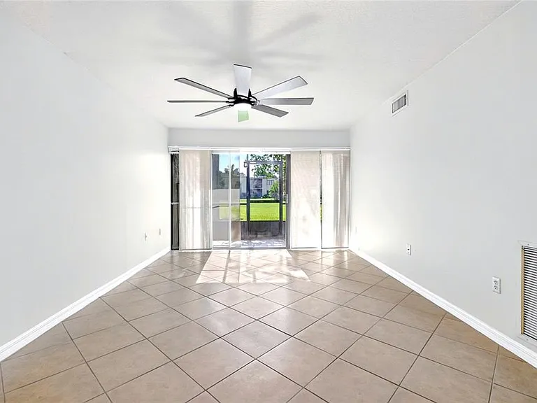 3272 S Semoran Blvd #11 — Photo 6