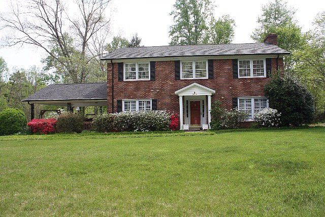 1st image of 1914 Dundee Ln