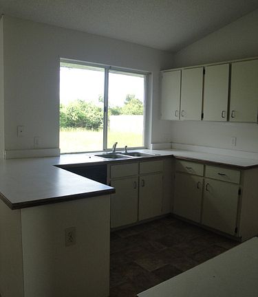 5th image of 3251 Amber St