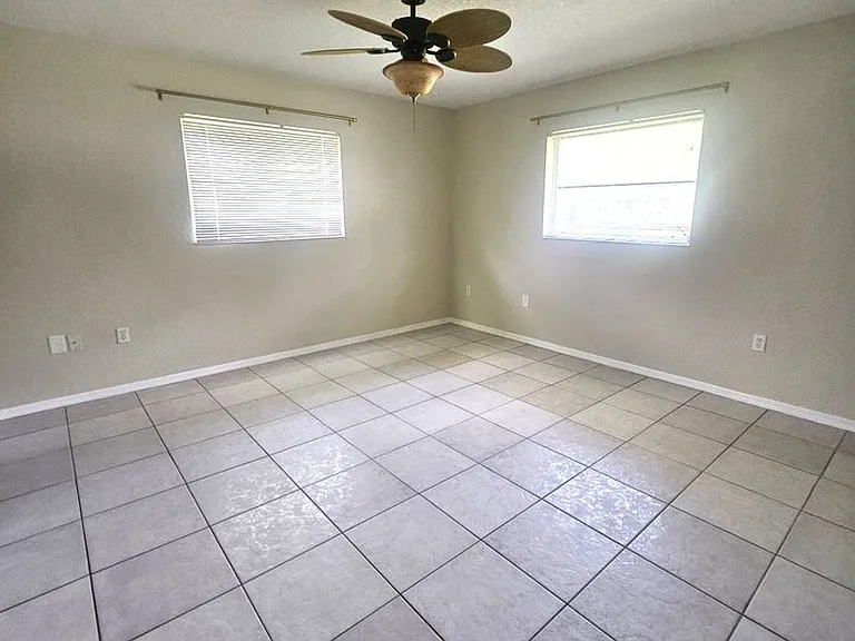 23123 Glen Ave — Photo 19