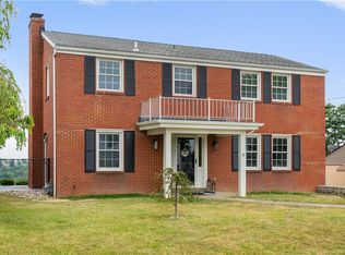 1046 Huston Dr, West Mifflin, PA 15122