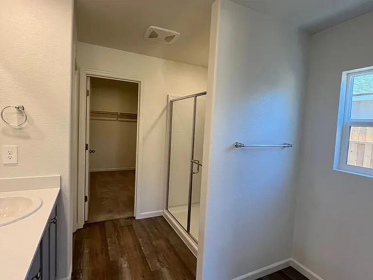 1654 Pacific Dr — Photo 5
