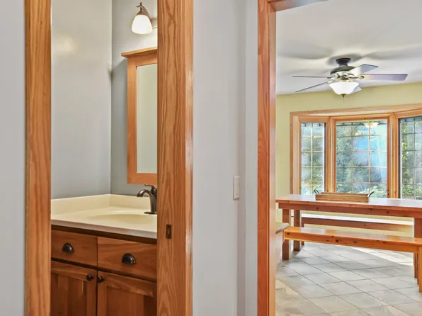 1889 Paddock Pl, Oregon, WI 53575