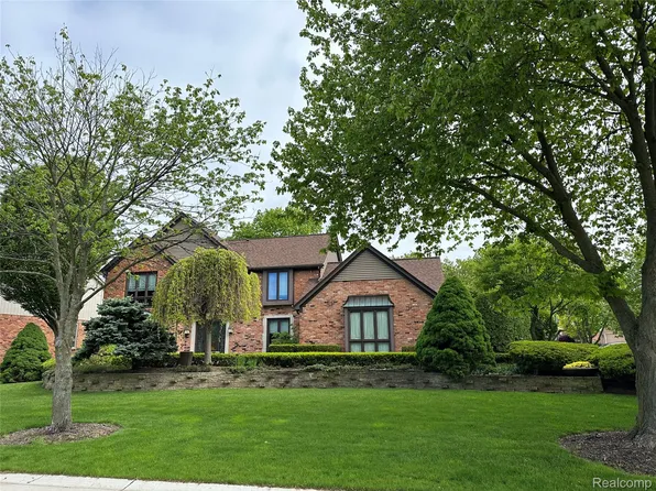 1785 Jason Cir, Rochester Hills, MI 48306