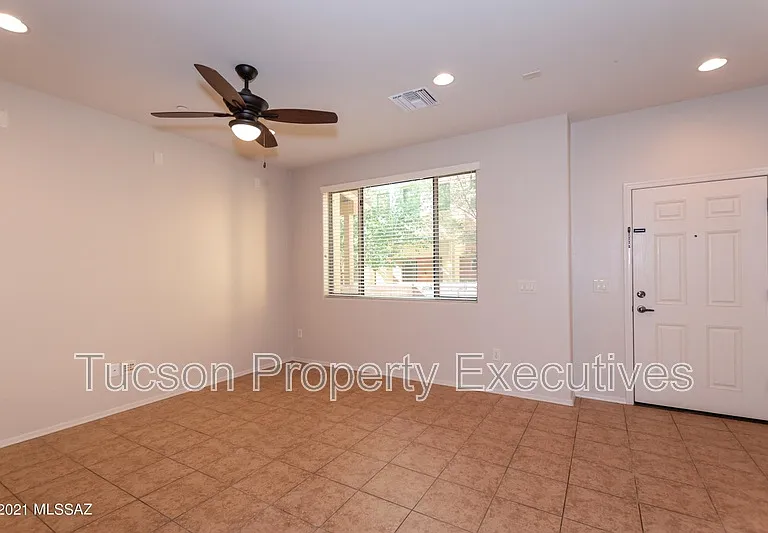 2442 E Emerald Moon Dr #1 — Photo 14