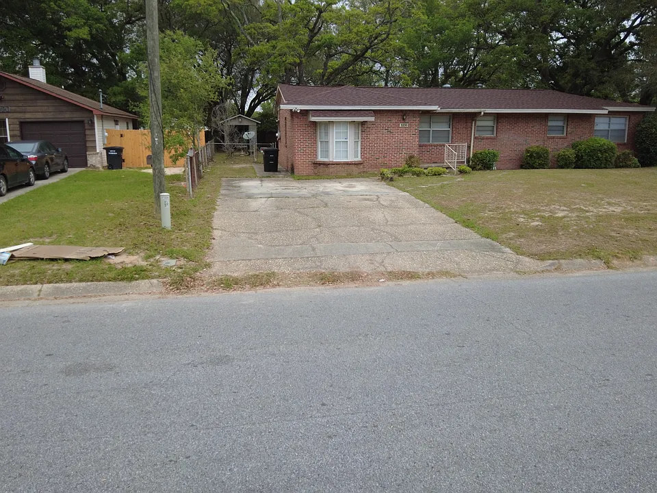 1230 E Leonard St