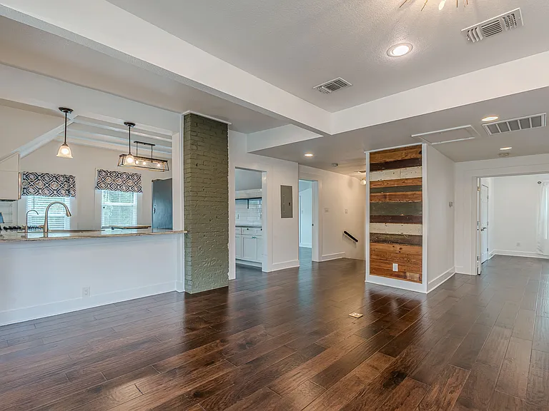 311 W Mistletoe Ave — Photo 11