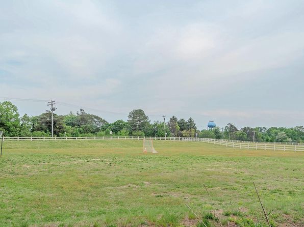 8239 Meadowood Dr, Hanover, MD 21076