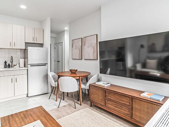 4th image of 213 E 37th St #2F