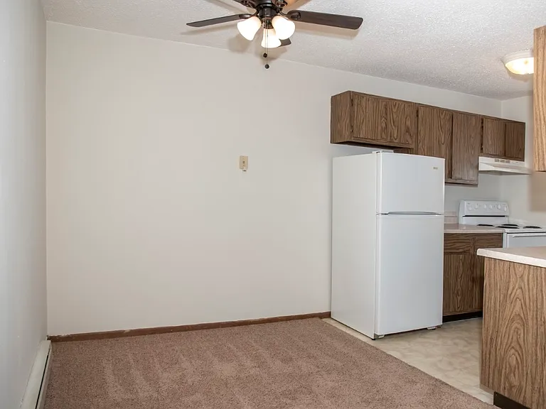 Laurel Place Apartments — Photo 35