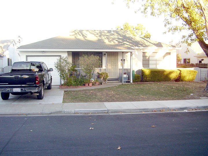 1st image of 2017 Glenwood Dr