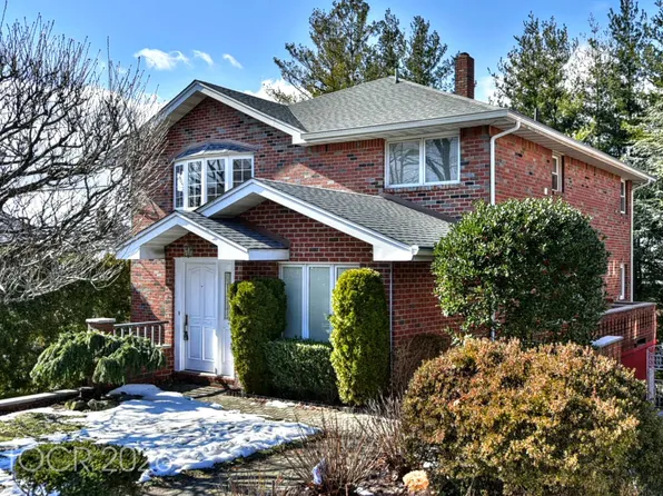 411 10th St, Palisades Park, NJ 07650