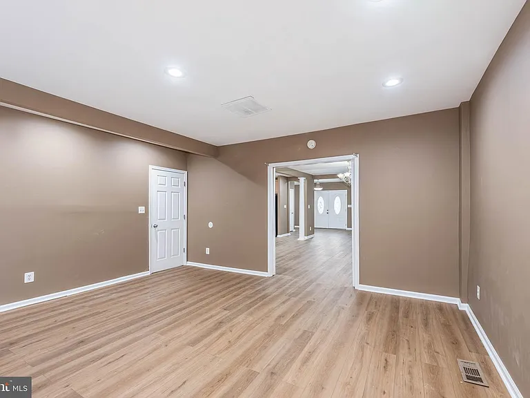4021 Barrington Rd — Photo 13