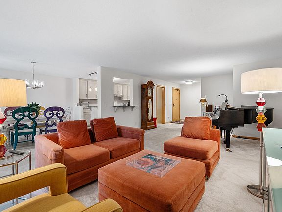 4th image of 6051 Laurel Ave APT 211