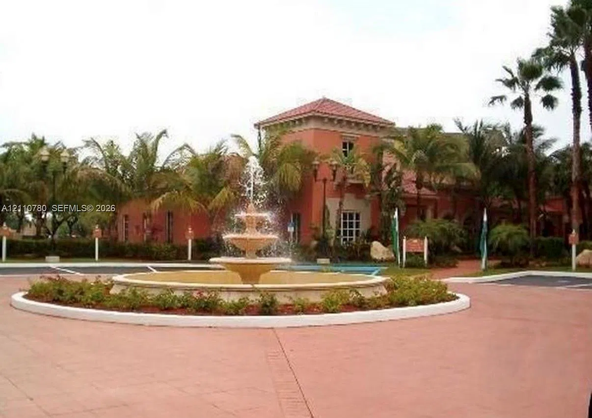 Las Vistas At Doral Condo — Photo 2