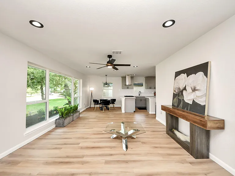 2407 Crestdale Dr — Photo 5