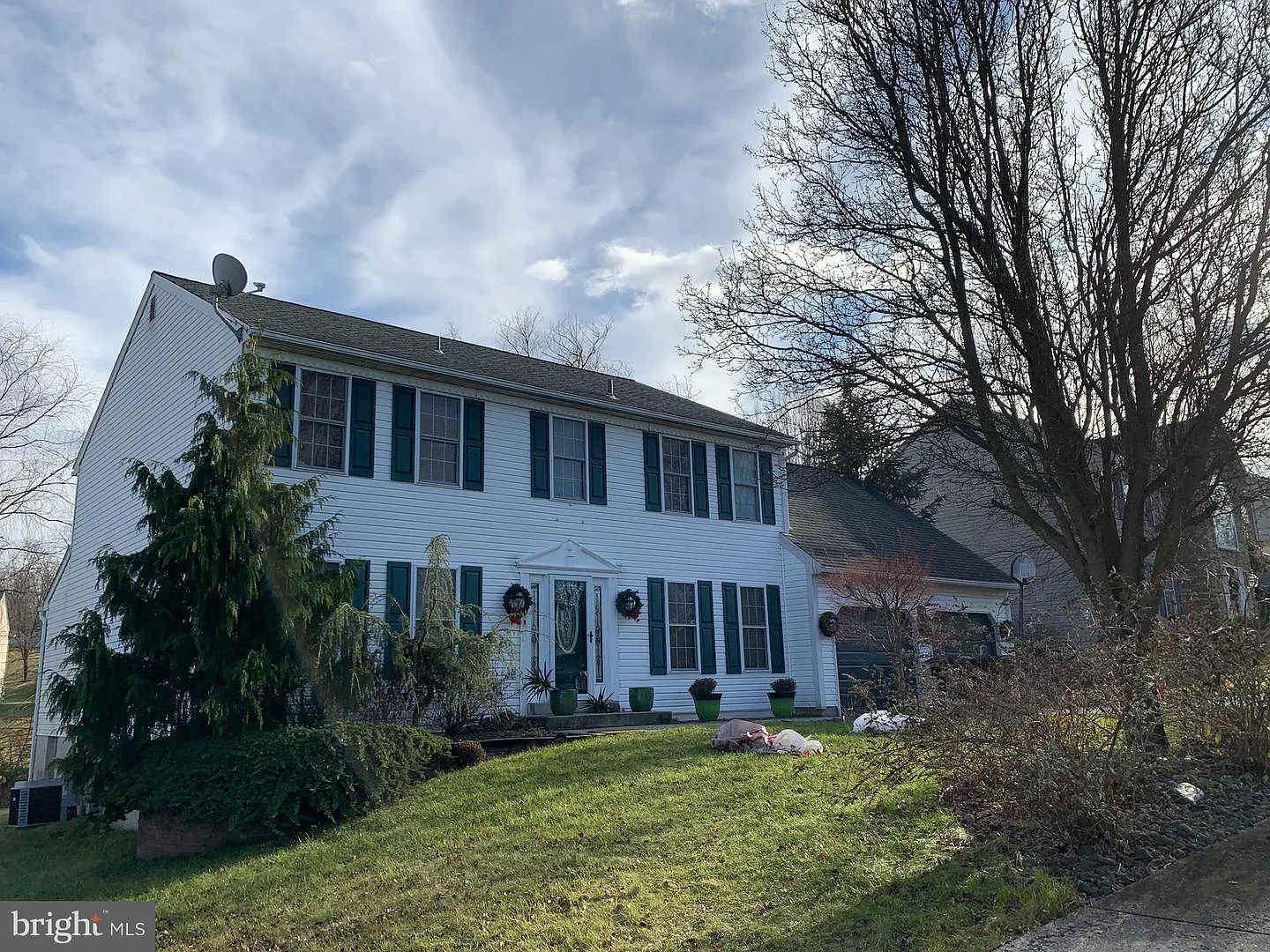 19 Bowes Ln photo 1