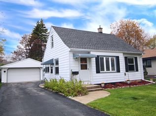 939 S 111th Pl, West Allis, WI 53214