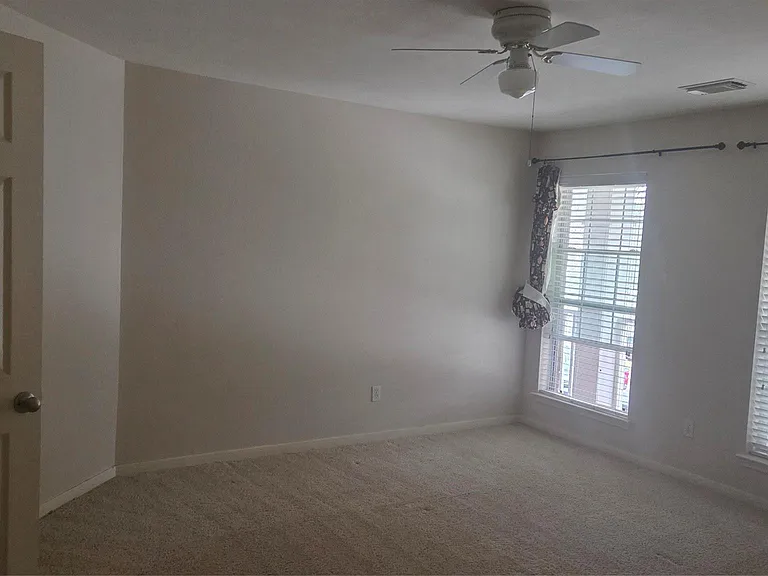 2103 Trinity Manor Ln — Photo 2