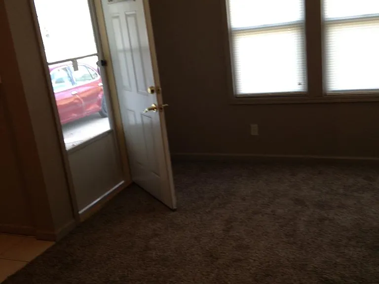 3033 E Maplewood Dr #1 — Photo 4