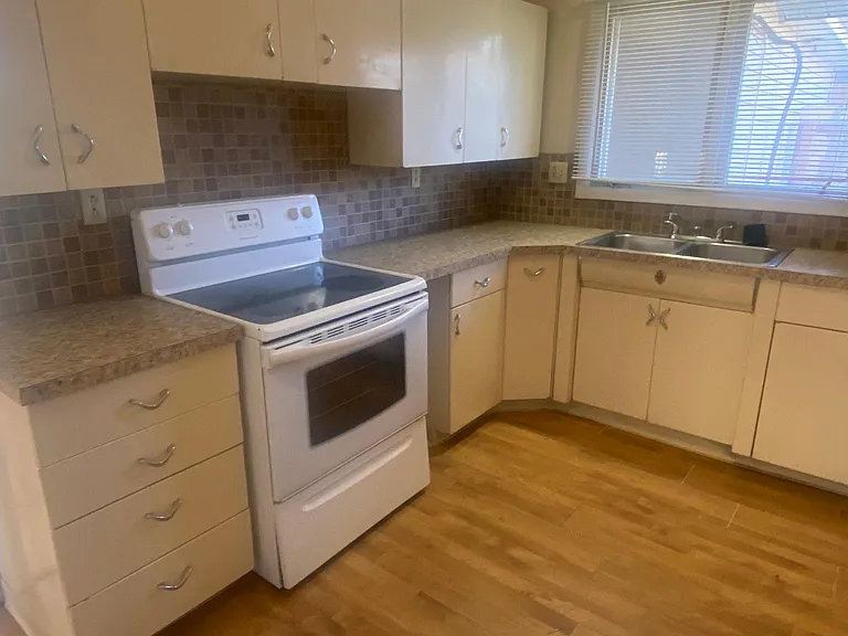 1308 Crescent Dr — Photo 1