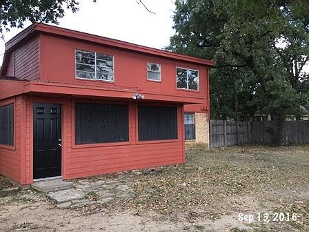 2nd image of 14632 Oakwood Ln