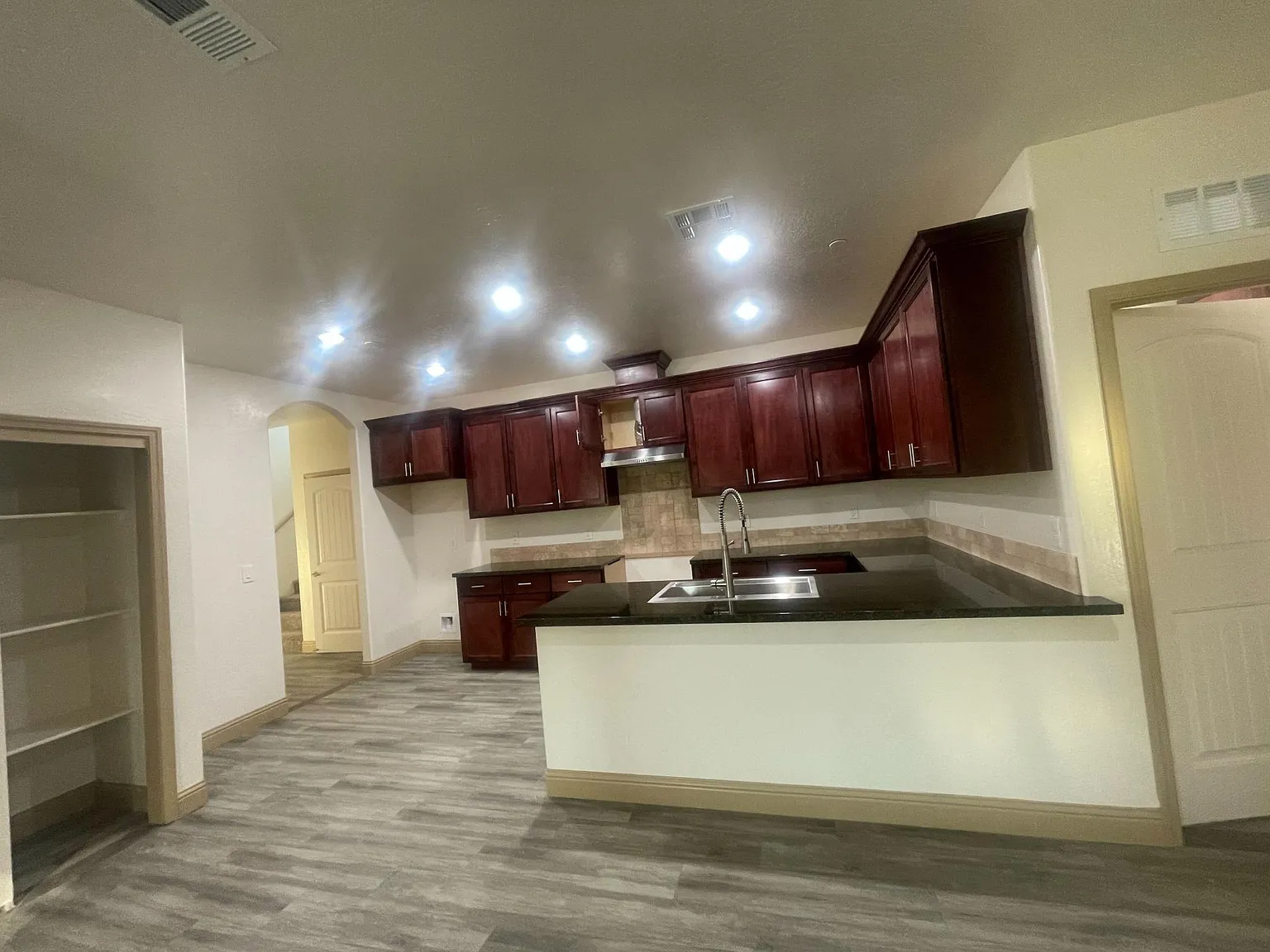 4 bed, 2.5 bath, 2456 sqft, $2,400 — Photo 2