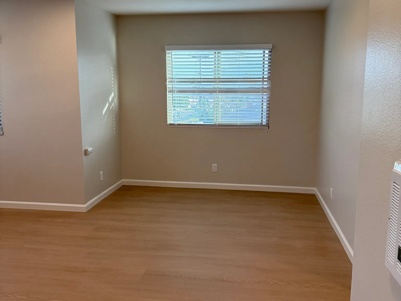 2 bed, 960 sqft, $4,300 — Photo 3
