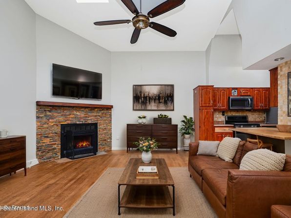 110 Surfside Plz #88, Staten Island, NY 10307