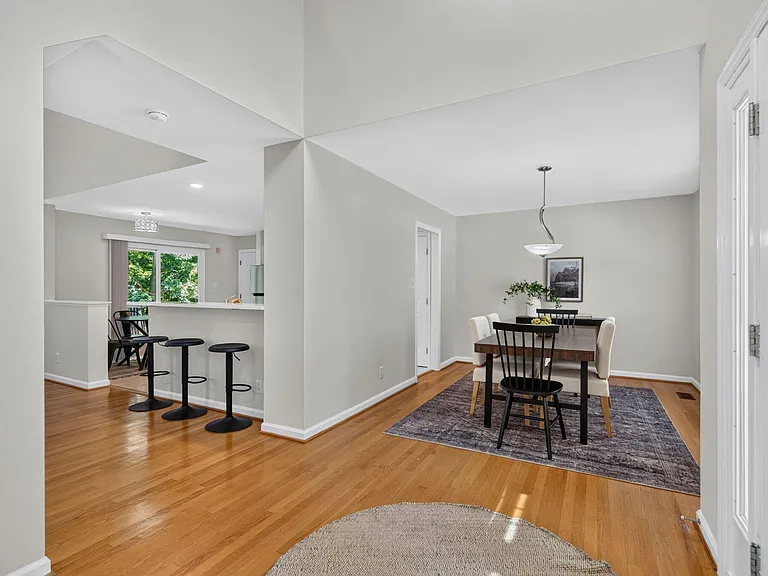 212 Mint Hill Dr — Photo 4
