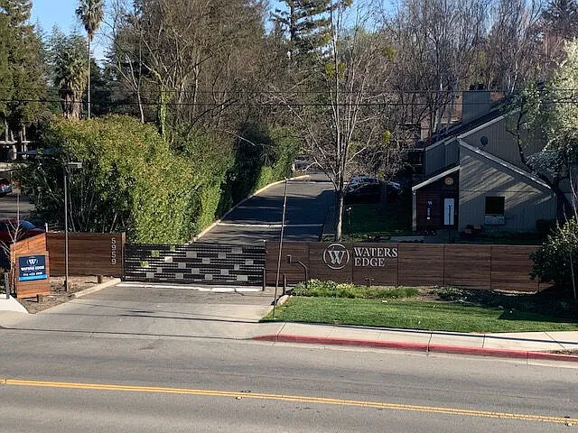 Waters Edge Apartments — Photo 4