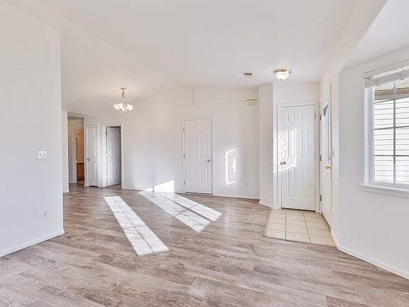 5th image of 657 Springbrook Dr
