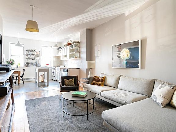 5th image of 247 Tompkins Ave APT 1