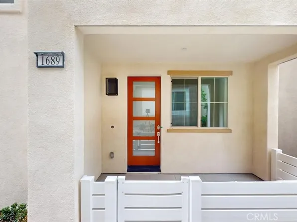 1689 W Intrepid Ln, San Pedro, CA 90732