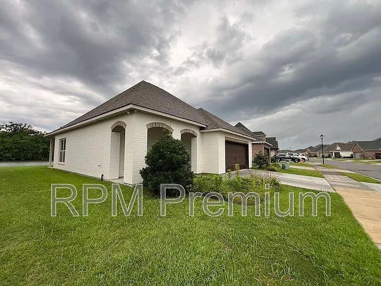 6212 Lake Edge Dr — Photo 2