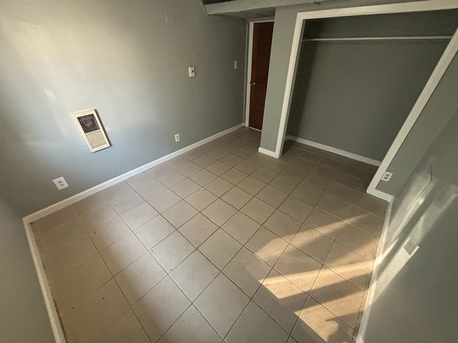 2 bed, 900 sqft, $1,200 — Photo 3