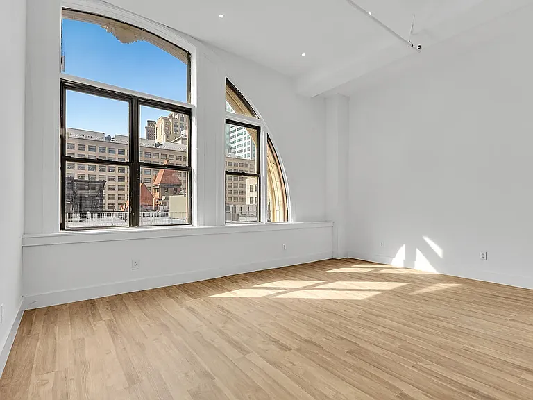 81 Willoughby St #402 — Photo 2
