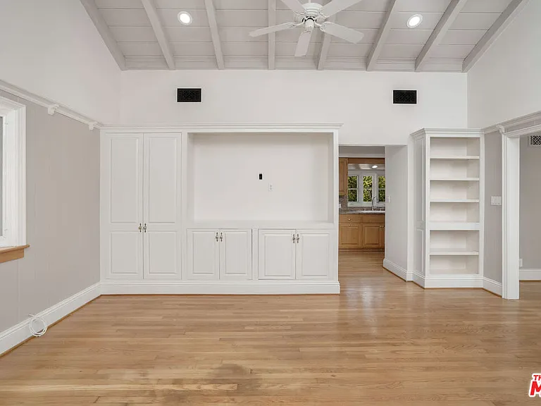 5360 Bothwell Rd — Photo 22