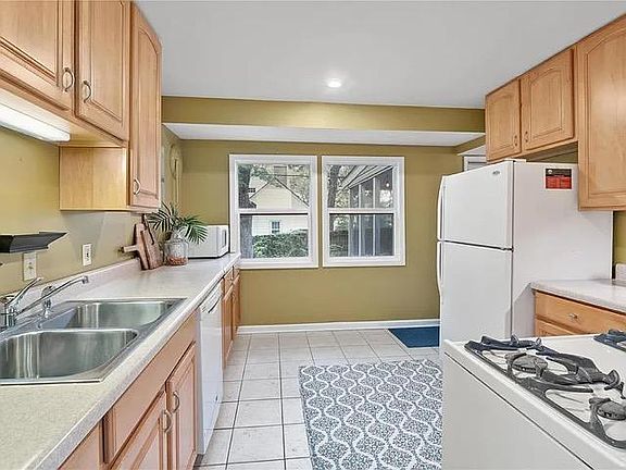 4th image of 638 Huntwood Ln