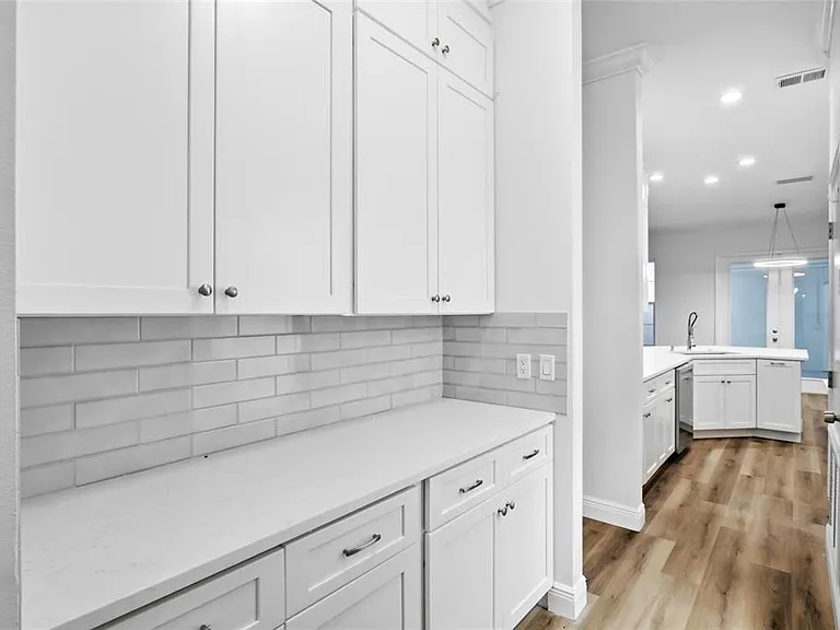 912 Waterside Dr — Photo 11