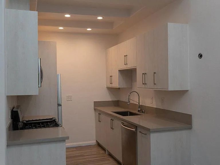 3815 McLaughlin Ave — Photo 10
