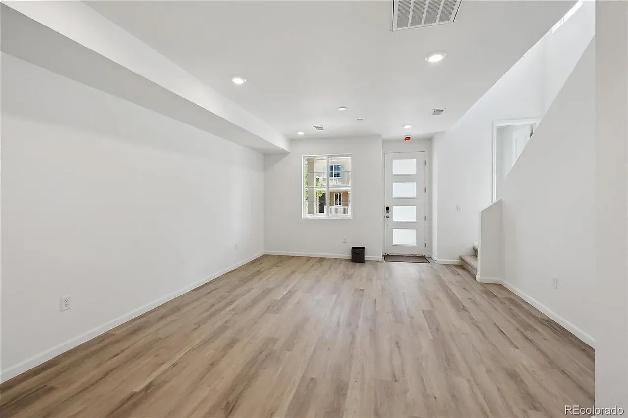 3 bed, 1444 sqft, $2,675 — Photo 4