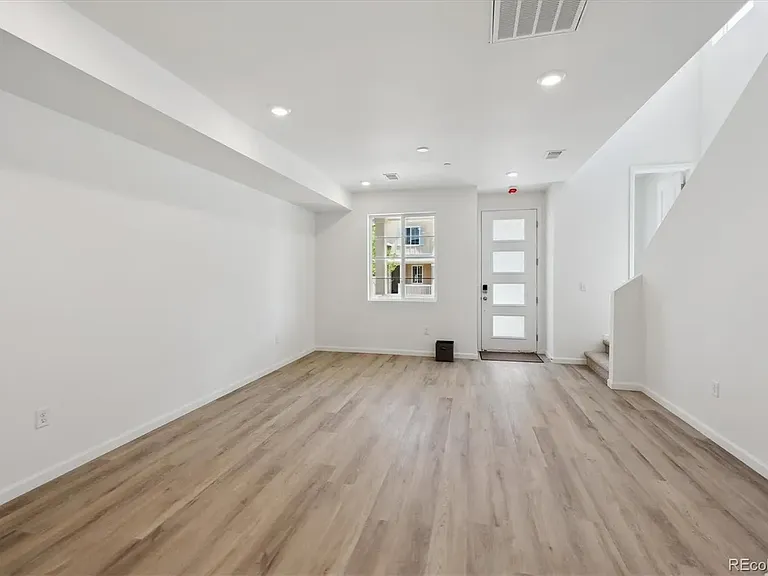 1366 Penner Dr — Photo 4