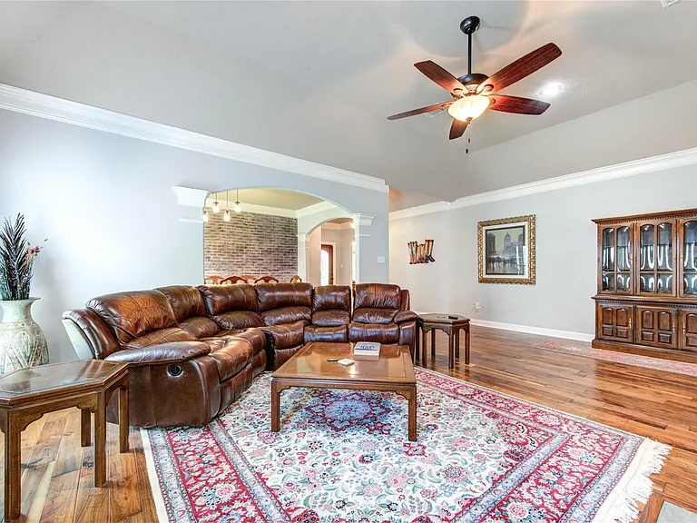 1811 Emerald Green Dr — Photo 21