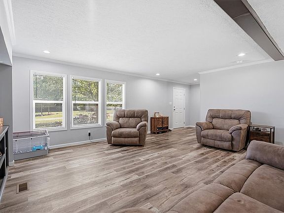 3rd image of 117 Viewmont Dr