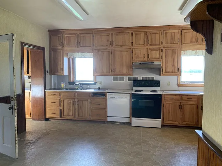 1650 Old Harrisburg Rd — Photo 5