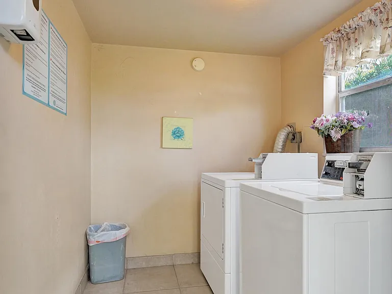 1450 N Riverside Dr #103 — Photo 48
