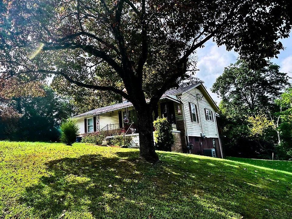 1st image of 606 W Hemlock St